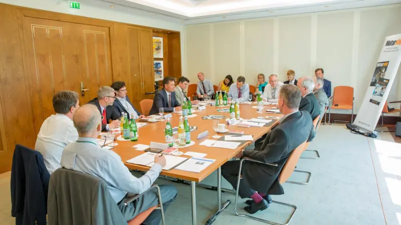 84954_P-and-E-Round-table
