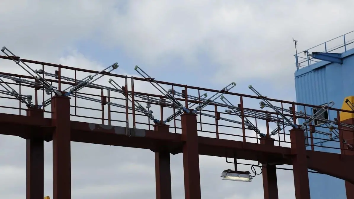 Lashing bridges on the 'Valparaiso Express' encompass three tiers of containers