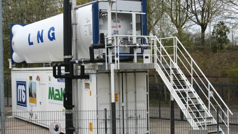 The LNG preparation unit comprises of a 40ft LNG tank and a gas preparation unit