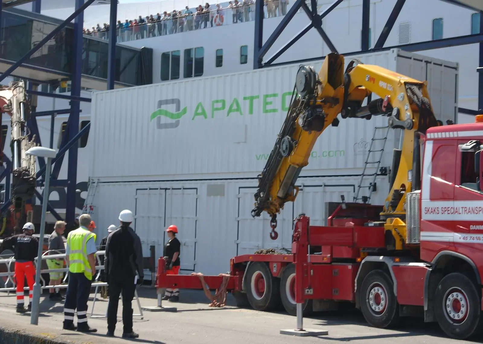 The two containers at Geder port contain an APATEQ MarinePaq that cleans Scandlines' used scrubber water before discharging it into the harbour