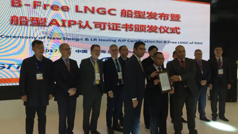 The approval in principle for a 30,000m3 LNG carrier with no ballast water was handed over at the Marintec exhibition in Shanghai