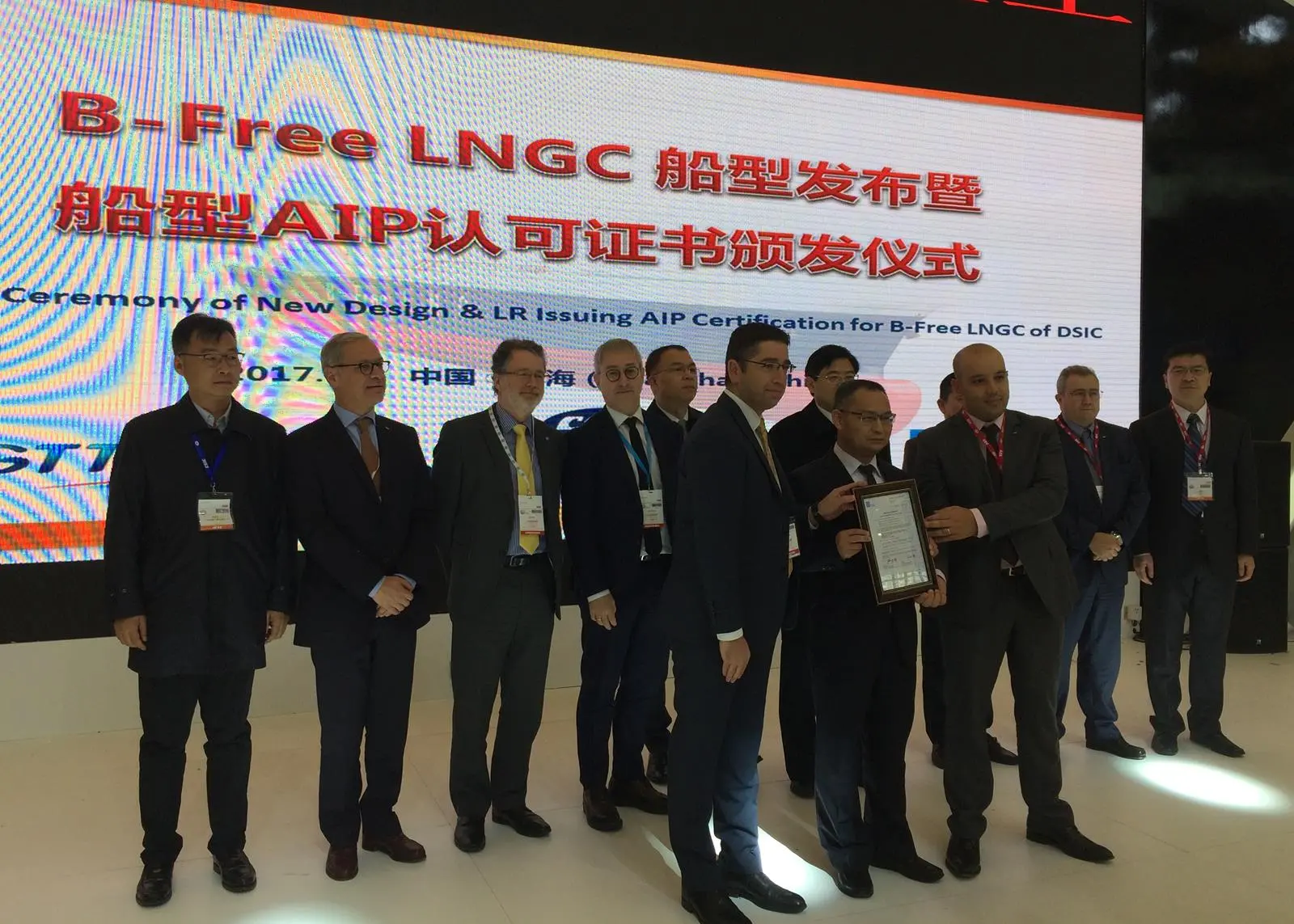 The approval in principle for a 30,000m3 LNG carrier with no ballast water was handed over at the Marintec exhibition in Shanghai