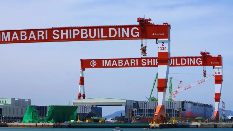 Boosting production efficiency at Marugame: two of the three goliath cranes spanning the new dock and wide apron