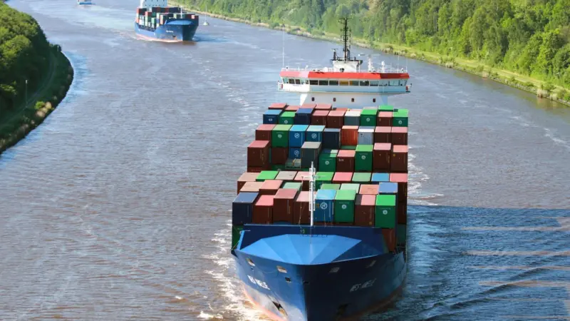 The dual-fuel conversion of the 1,036 teu feeder container ship 'Wes Amelie' saw the vessel converted to a multi-fuel, four-stroke unit