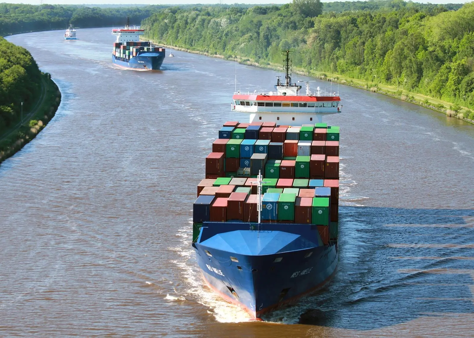 The dual-fuel conversion of the 1,036 teu feeder container ship 'Wes Amelie' saw the vessel converted to a multi-fuel, four-stroke unit