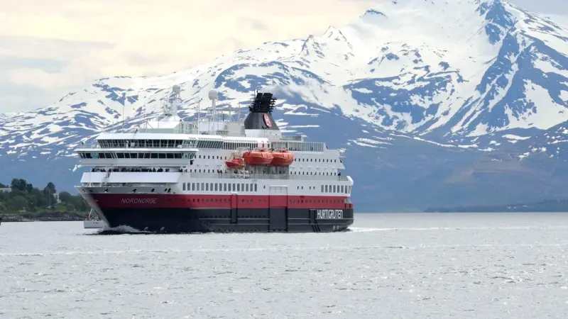Vessel monitoring enabled Rolls-Royce to plan emission-optimised propulsion conversions for six Hurtigruten cruise ferries
