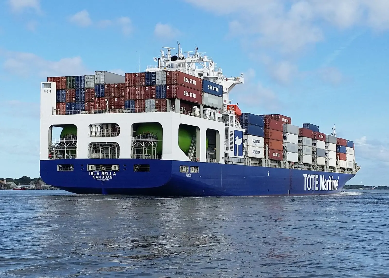 The 'Isla Bella', launched in October 2015, is powered by the world's fiurst dual-fuel LNG two-stroke engine (credit: MAN Energy Solutions/Tote