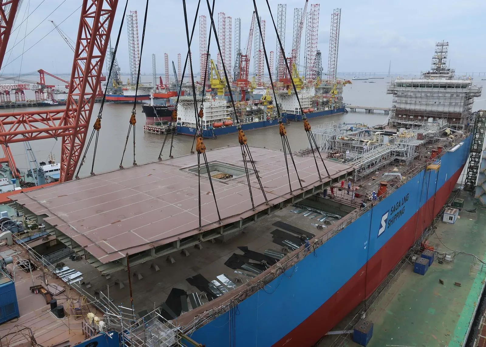 A new type of LNG carrier: 'Saga Dawn' taking shape in China.(photo courtesy of FKAB)