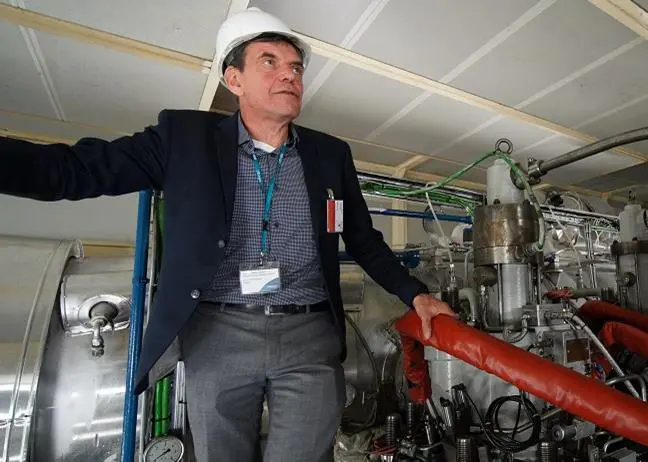 Nylund at WinGD's RTX-5 test engine in Trieste (credit: WinGD)