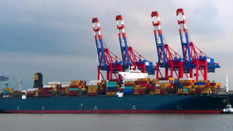 Fabiola, one of a quartett of big Döhle boxships getting new scrubber power packs.