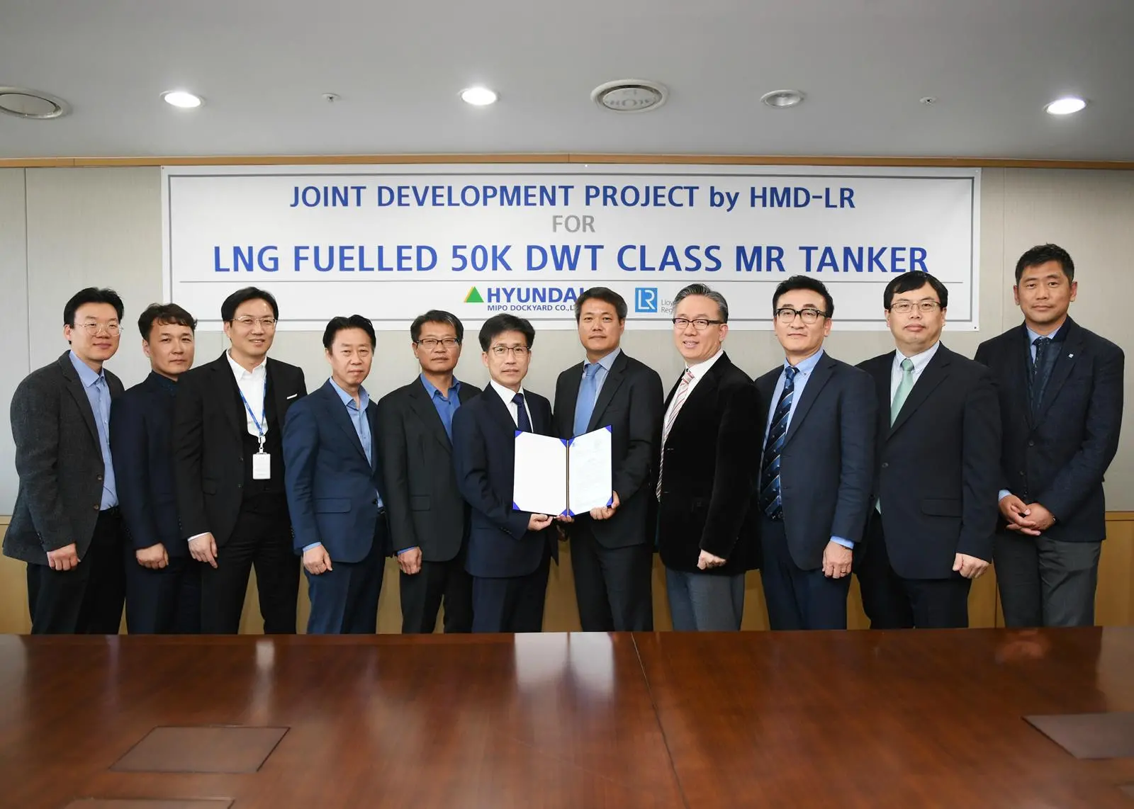HMD receives approval in principle from LR for its LNG-fuelled MR tanker design.