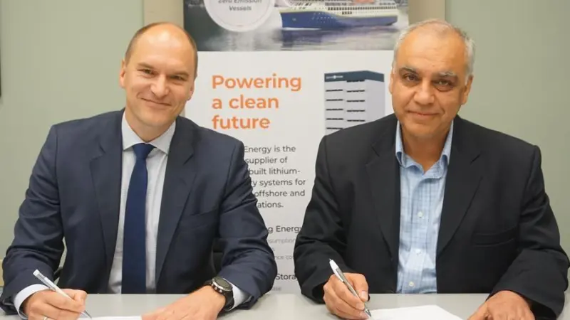 Anders Mikkelsen, Director of Business Development at DNV GL and Abbas Nouri Zenouz, QHSE Director at Corvus Energy, sign the first ever Manufacturing Survey Arrangement (MSA) for a battery manufacturer.