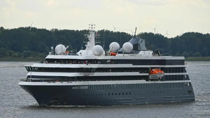 World Explorer on the River Elbe (credit: Hafen Hamburg/Dietmar Hasenpusch)
