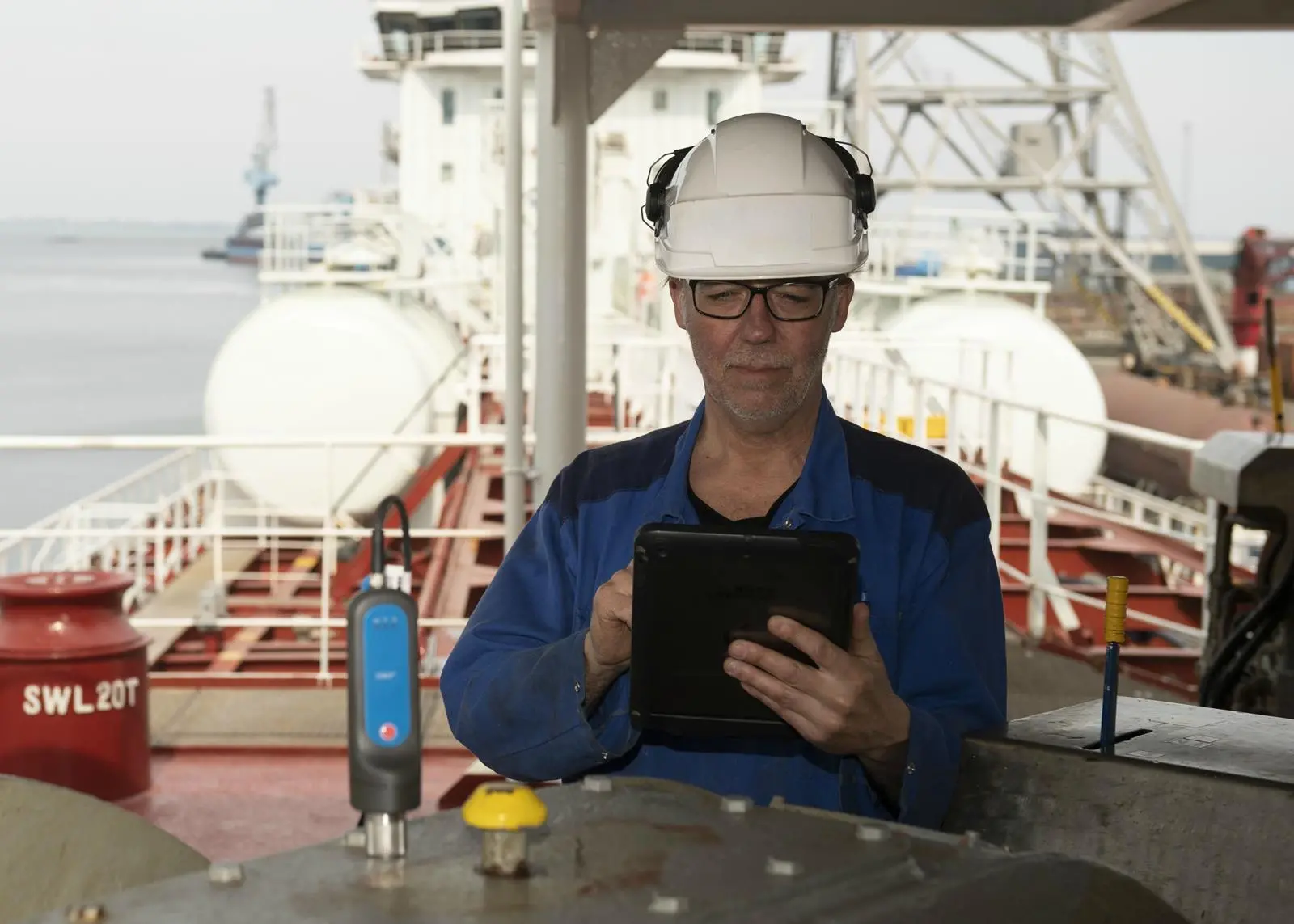 The SKF QuickCollect collects velocity, acceleration enveloping and temperature data and connects with mobile apps such as QuickCollect and ProCollect, accessed via a tablet or smartphone.