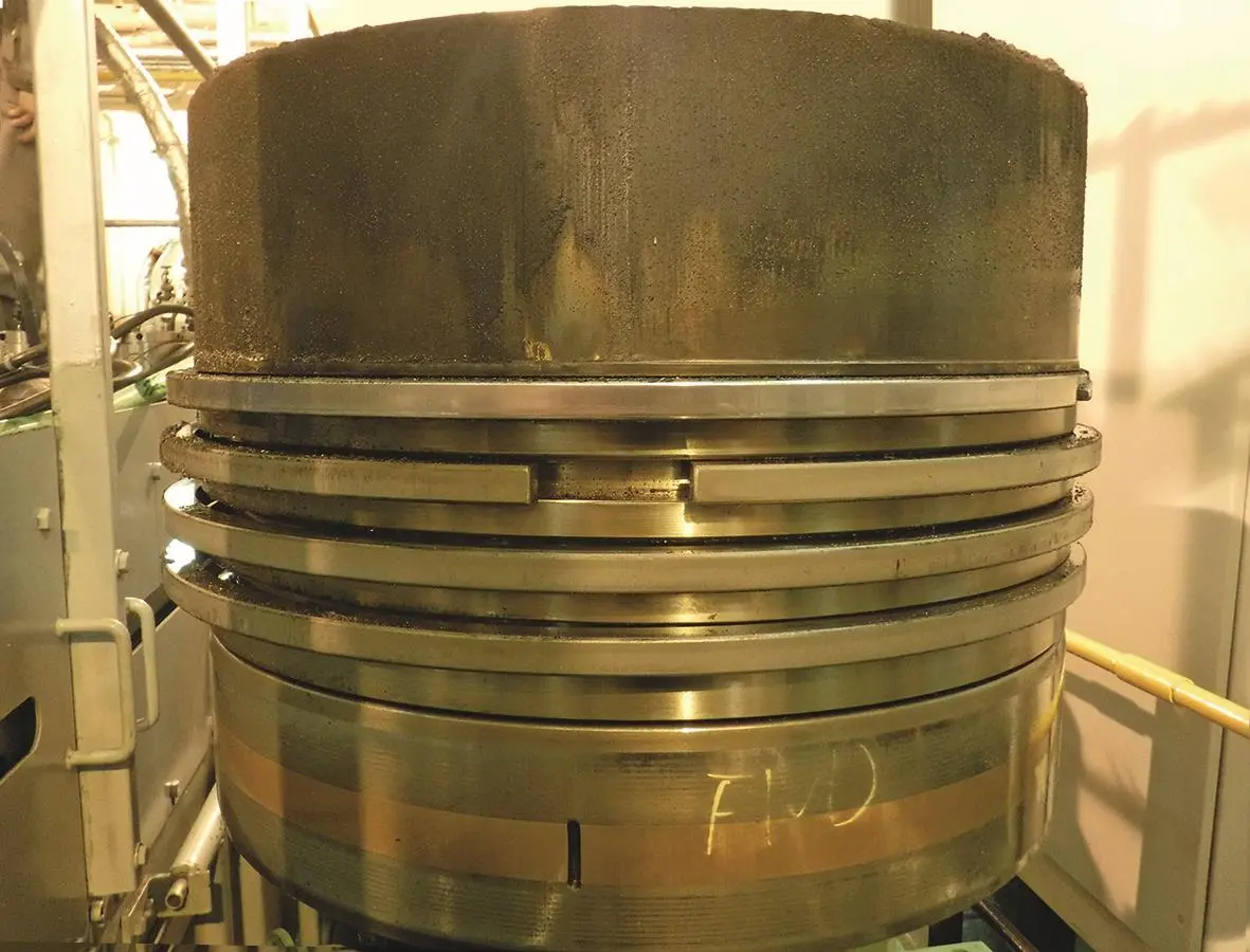 NAVIGO MCL Extra shows excellent piston cleanliness on E.R. TALINN at the end of trial inspection.