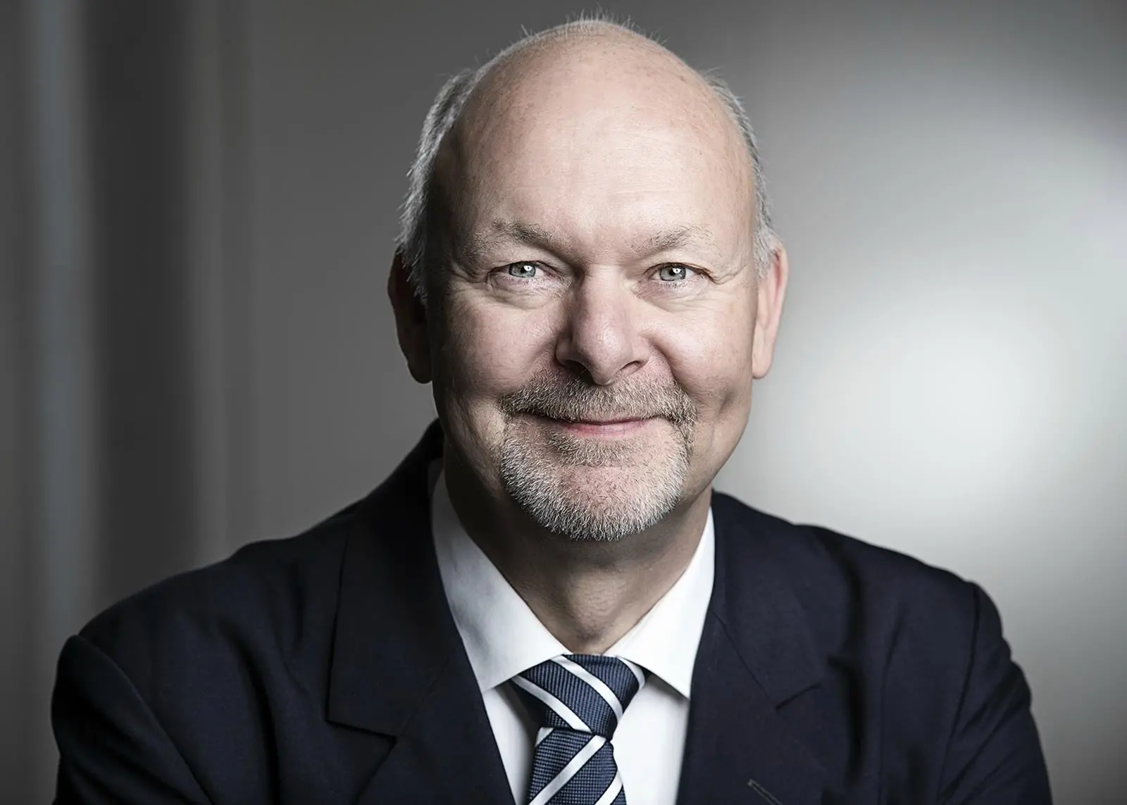 Aron Sørensen, BIMCO’s Head of Marine Environment, heads a working group of shipowners, paint manufacturers and service companies that has produced a first draft of a hull cleaning standard.