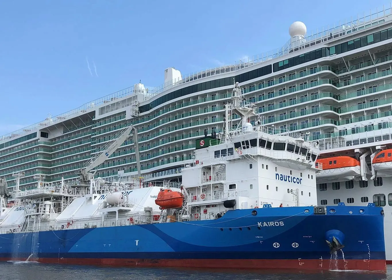 The ‘Iona’ taking on board LNG from the BSV ‘Kairos’ Photo: Nauticor