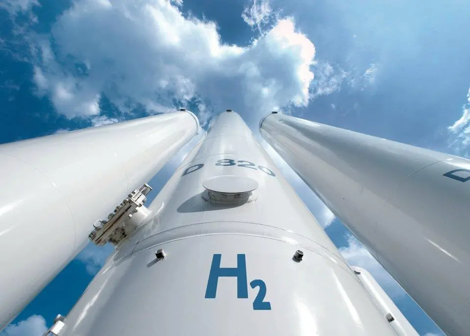 The use of LNG and other alternative gases or low-flashpoint fuels is expected to become more widely adopted in the future.