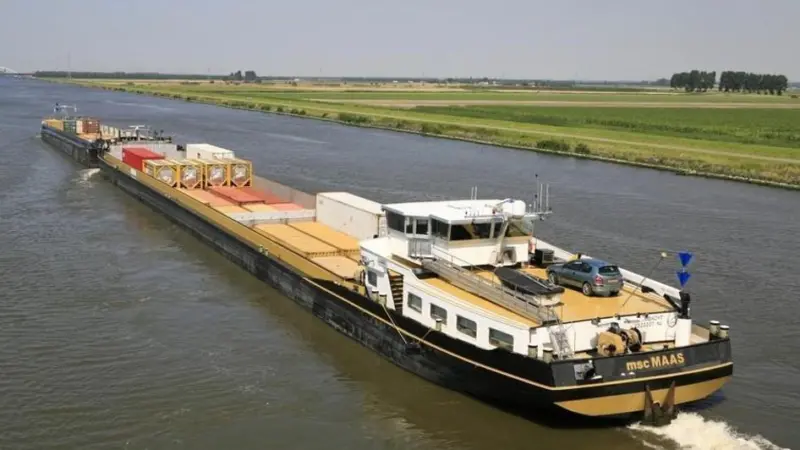 The Maas will be retrofitted with a modular propulsion system consisting of electric motors, hydrogen tanks, a PEM fuel cell system and a battery system.