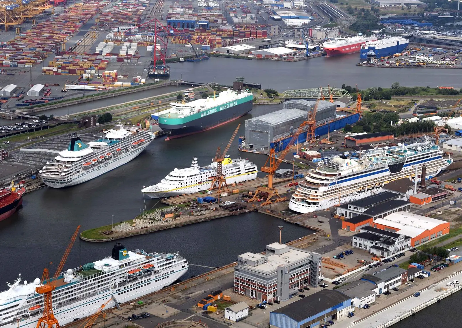 : Lloyd Werft – just last year but with busier docks than now.