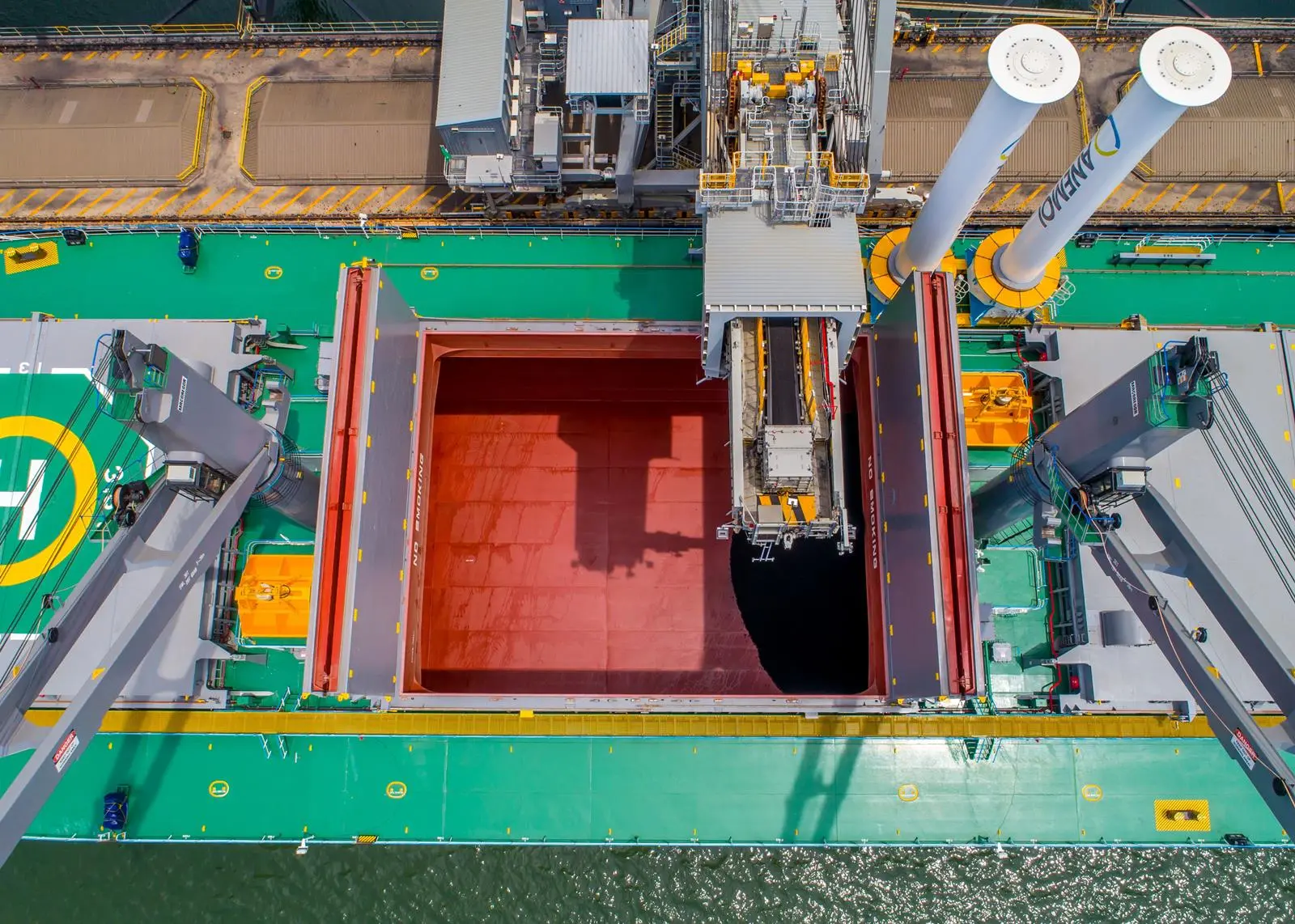 By using a patented rail system, Rotor Sails can be moved longitudinally or transversely to minimise risk to vessel and port operations for bulkers where complex operations are likely.
