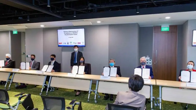 The memorandum of cooperation was signed on 21 April in the presence of Chee Hong Tat, Singapore’s Senior Minister of State for Transport and Foreign Affairs Photo: MPA