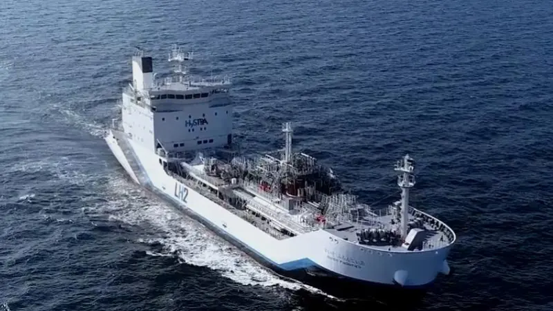 KHI gained expertise in the requirements of liquefied hydrogen during the construction of the world's first liquefied hydrogen carrier, Suiso Frontier (credit: KHI)