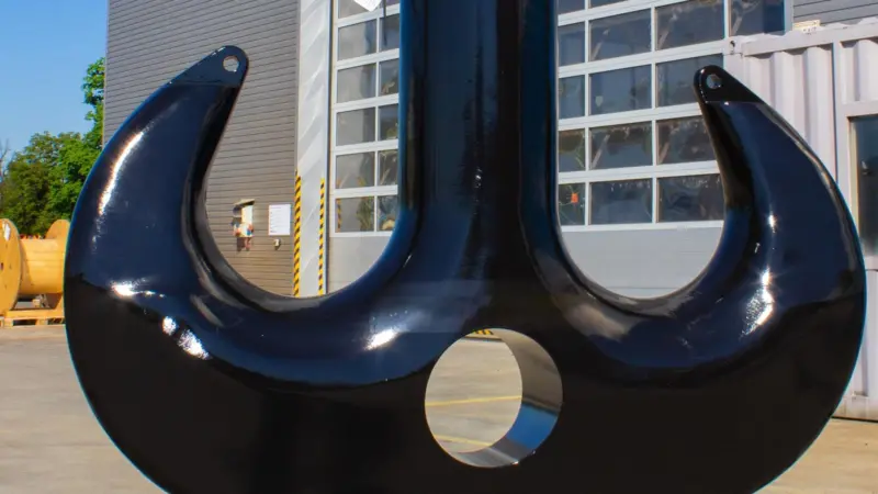 Huisman's Daniel Pillek: "After 5 years of research, development and testing of 3D printed products, we have gained the necessary expertise to use this innovative method for the production of high quality crane hooks"