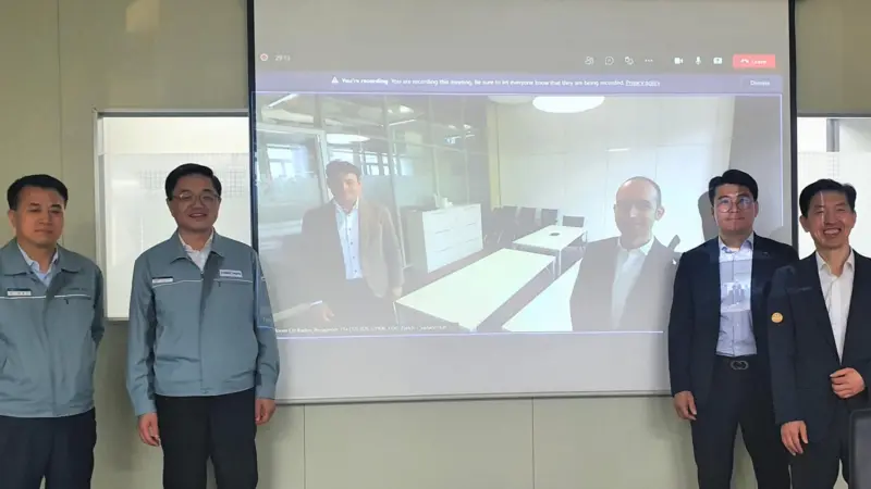 Young-Gi Kim, General Manager of strategy Business team, HSD and Sang-Min Lee, Senior General Manager of strategy Business team, HSD; Young-Ki Lee, Tekomar Global Sales Manager, ABB Turbocharging and Jae-Ung Park, Country Manager, ABB Turbocharging