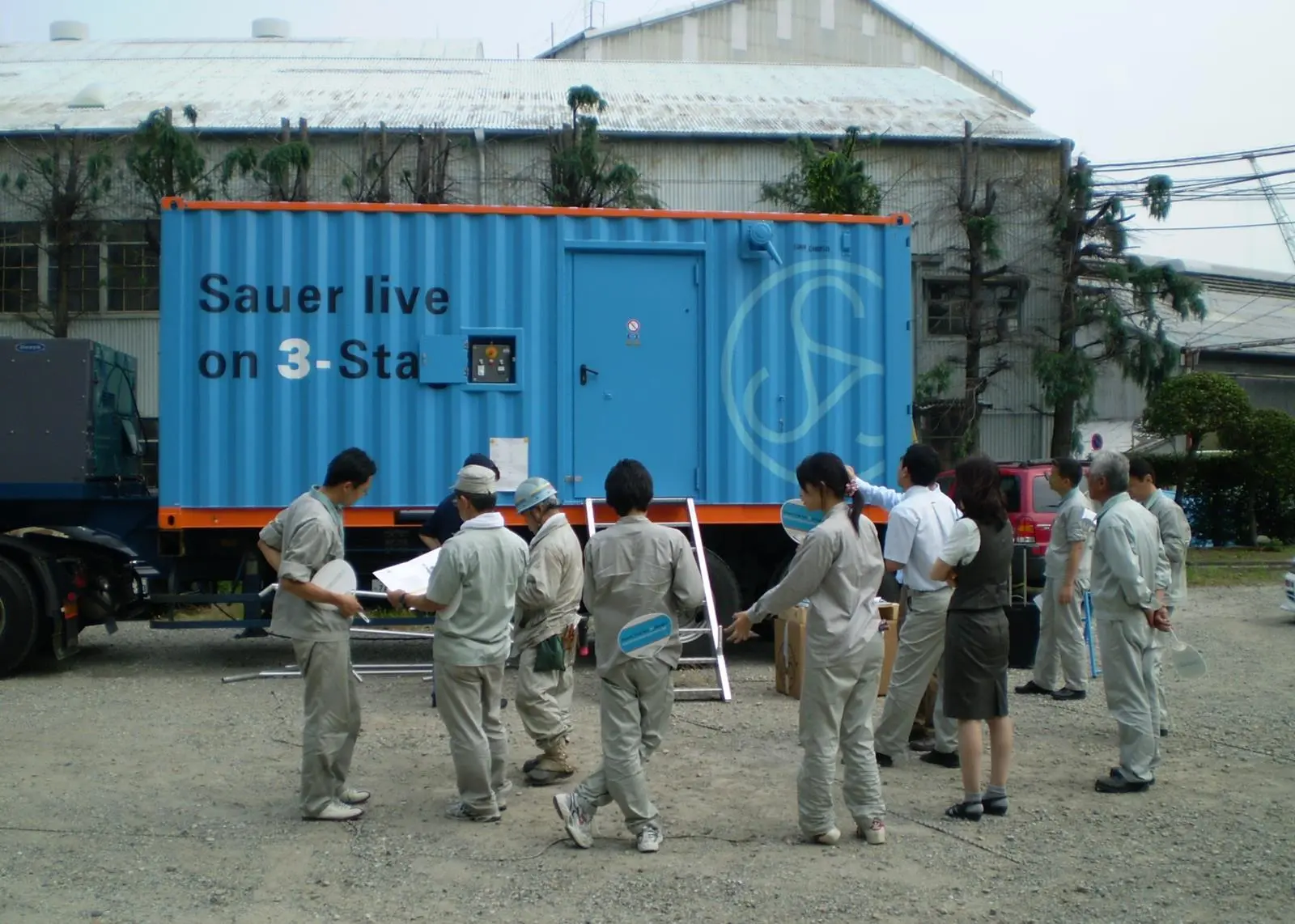 Live presentation of the 3-stage air-cooled compressors at a shipyard in Kobe, Japan, in 2008.