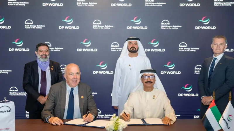 Sultan Ahmed bin Sulayem – Group Chairman & CEO, DP World, with Wayne Jones OBE – Chief Sales Officer, MAN Energy Solutions.