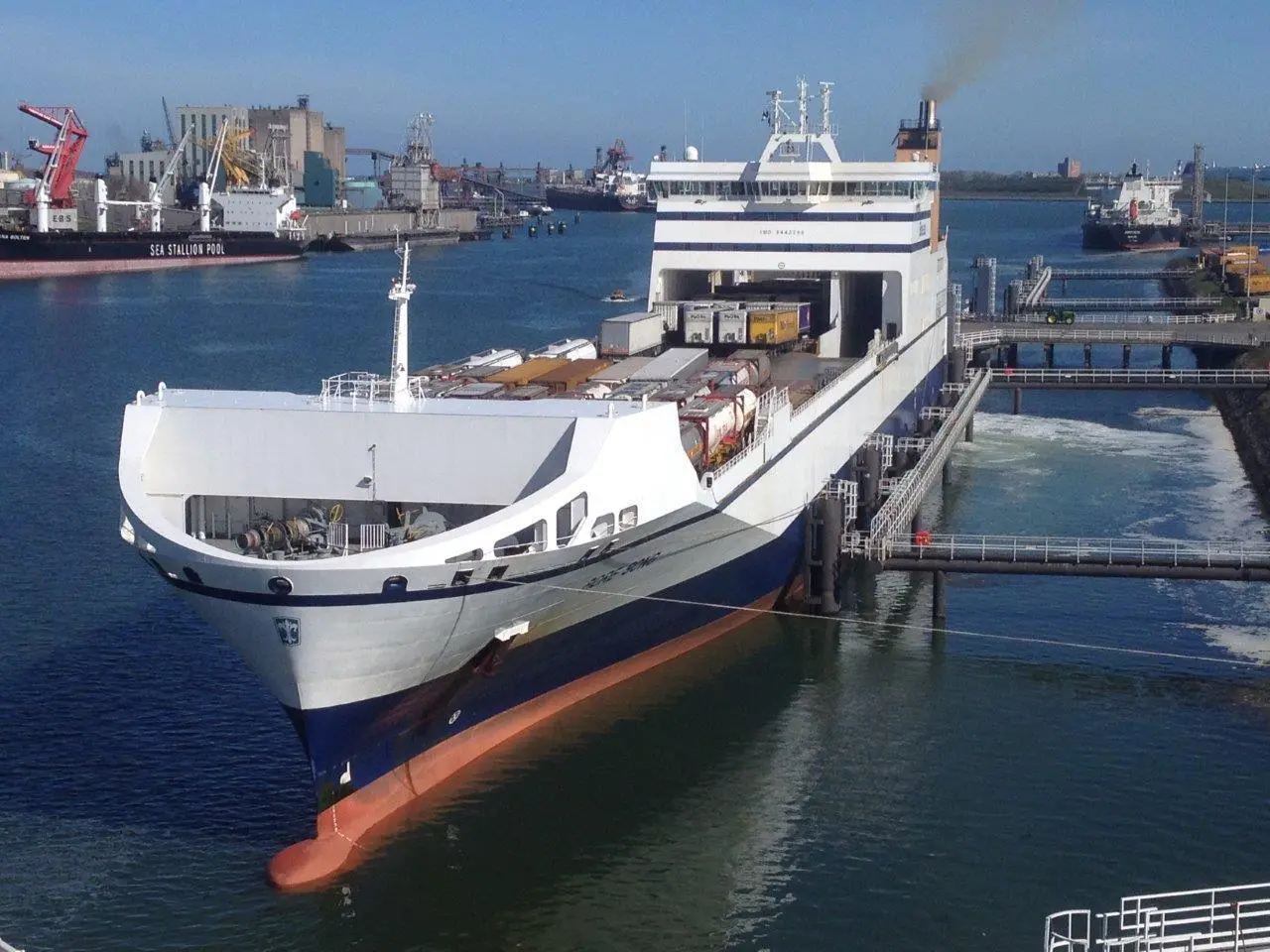 The Bore Song, chartered by P&O Ferries
