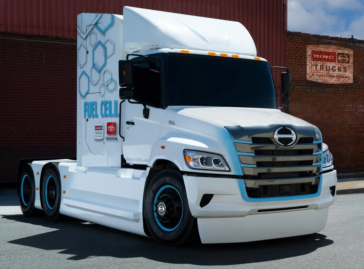 The Hino Trucks XL 8 Fuel Cell Vehicle is to be road tested in Californian ports