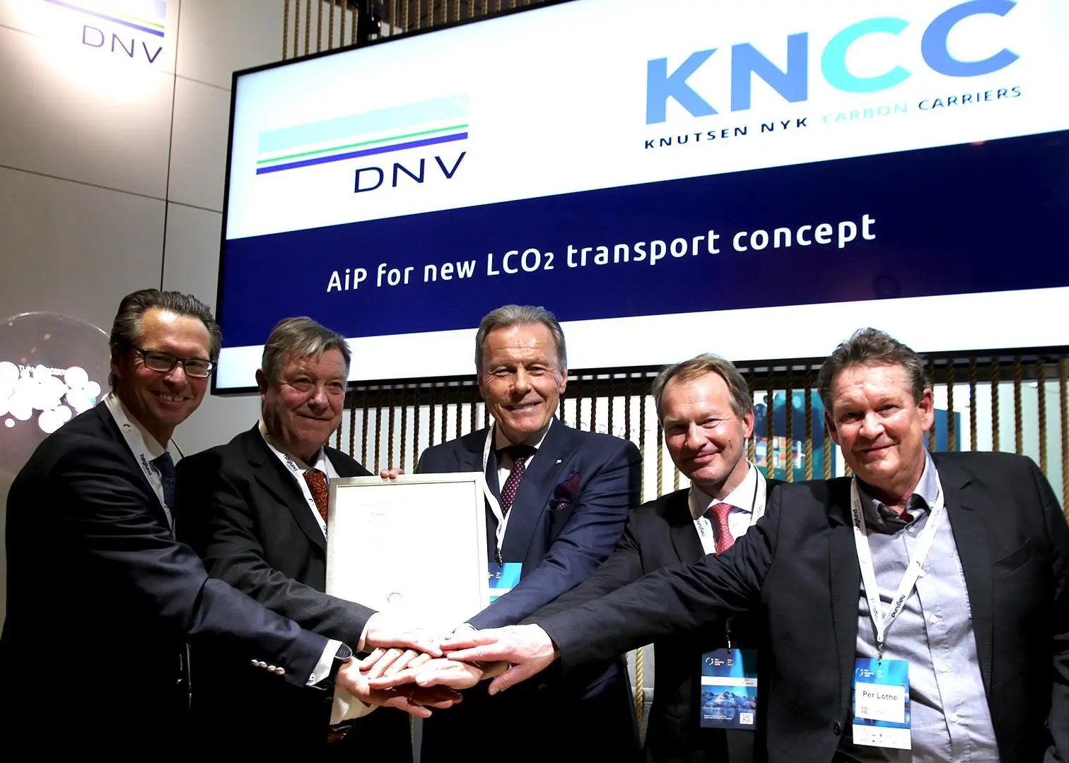 Knut Ørbeck-Nilssen, DNV Maritime CEO, presented the AiP to Trygve Seglem, owner of Knutsen, Svein Steimler, Managing Executive Officer of NYK Line, Anders Lepsøe, CEO of KNCC, and Per Lothe, the Technical Advisor in KNCC.