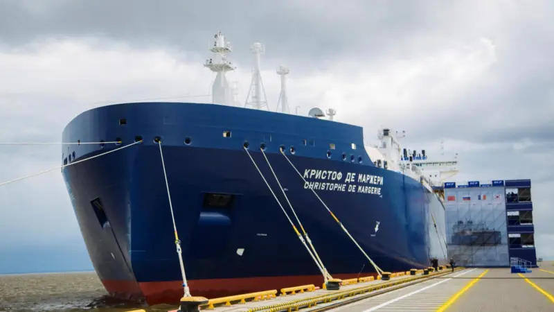 Zvezda is currently constructing the first in a series of next-generation dual-fuel LNG carriers, which are intended to complement Sovcomflot’s existing fleet, including Christophe de Margerie (pictured).