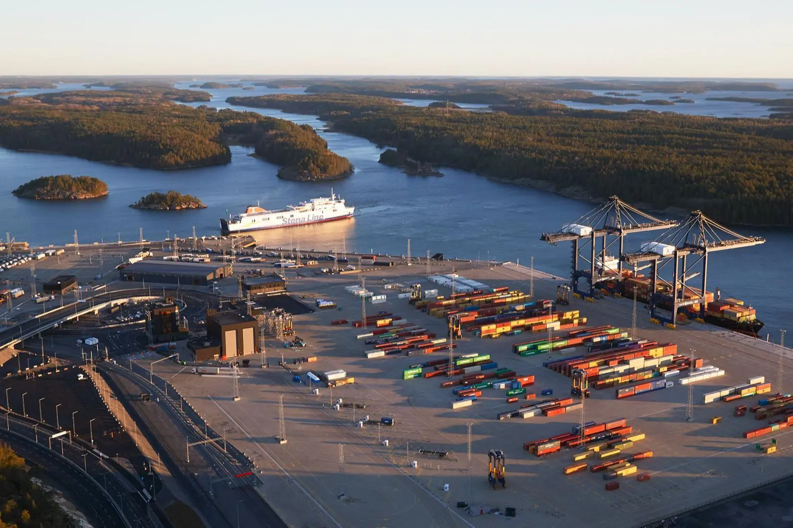 Ports of Stockholm and CMB.TECH are collaborating in the development of hydrogen infrastructure, including a hydrogen fuelling station adjacent to Stockholm Norvik port.