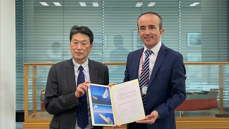 Daisuke Arai, Managing Executive Officer, Kawasaki Kisen Kaisha, Ltd. (Left) and Vincent Bernatets, Chief Executive Officer, Airseas SAS Ltd (Right)