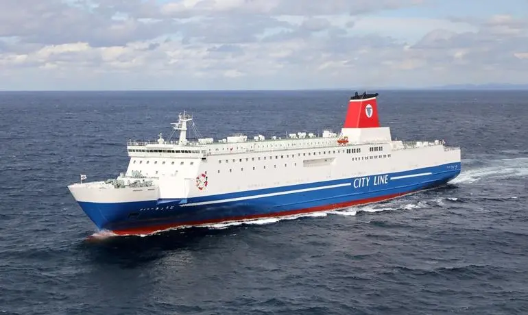 A product of Mitsubishi’s Shimonoseki yard, Ferry Kyoto nightly sails the full length of the Inland Sea