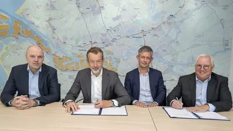 Egbert van der Wal (Head of Port Development Port of Rotterdam Authority), Boudewijn Siemons (COO Port of Rotterdam Authority), Niek Lentink (Operational director Swietelsky Rail Benelux) and John Weijtmans (General director Swietelsky Rail Benelux)
