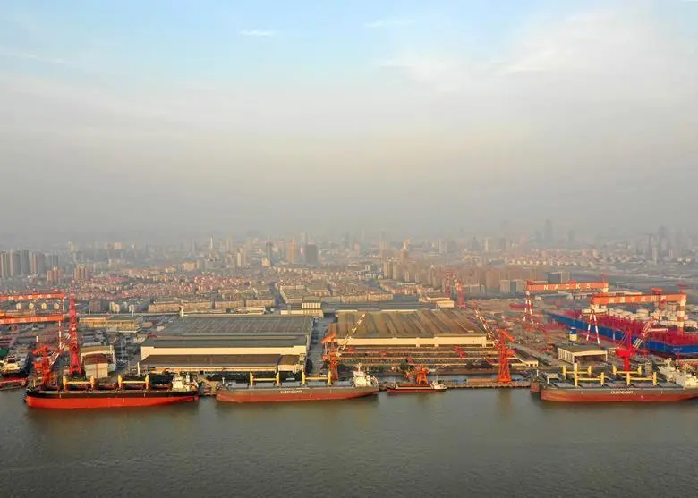An order for seven methanol dual-fuel 24,000 teu containerships has been placed with Nantong Cosco KHI Ship Engineering in Nantong, China.