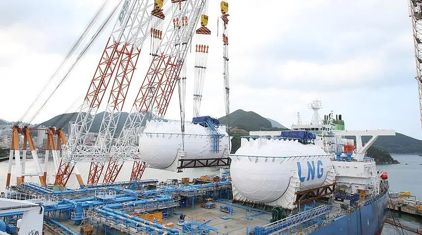 The first installation of a high manganese steel LNG fuel tank was completed on an ultra-large crude oil carrier in June 2022.
