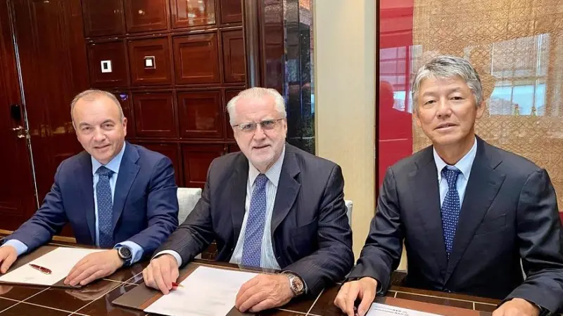 Máximo Pacheco, Chairman of the Board, CODELCO, Carlos Alvarado, Chief Commercial Officer, CODELCO and Masashi Suda, Executive Vice President, NBP at the signature of the MoU.