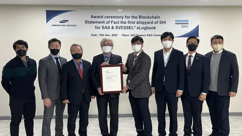 Seung Hyeon Yoo (DNV), Andreas Kristoffersen (DNV), Hwa Lyong Lee (DNV), Jang Sup Lee (DNV), Hyun Joe Kim (SHI), Kyung Won Bae (SHI), Hanwee Low (DNV), Jae Woo Kim (SHI) at the award of the certificate