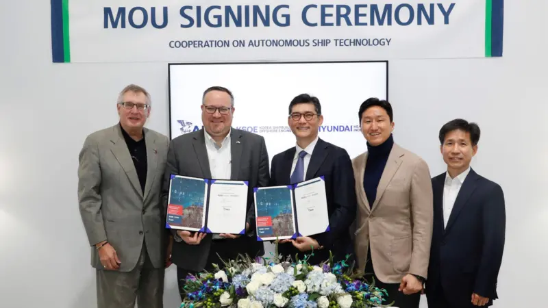 ABS’ Christopher J. Wiernicki and Patrick Ryan with HD Hyundai’s Sung-joon Kim, Ki-sun Chung and SH Jeon