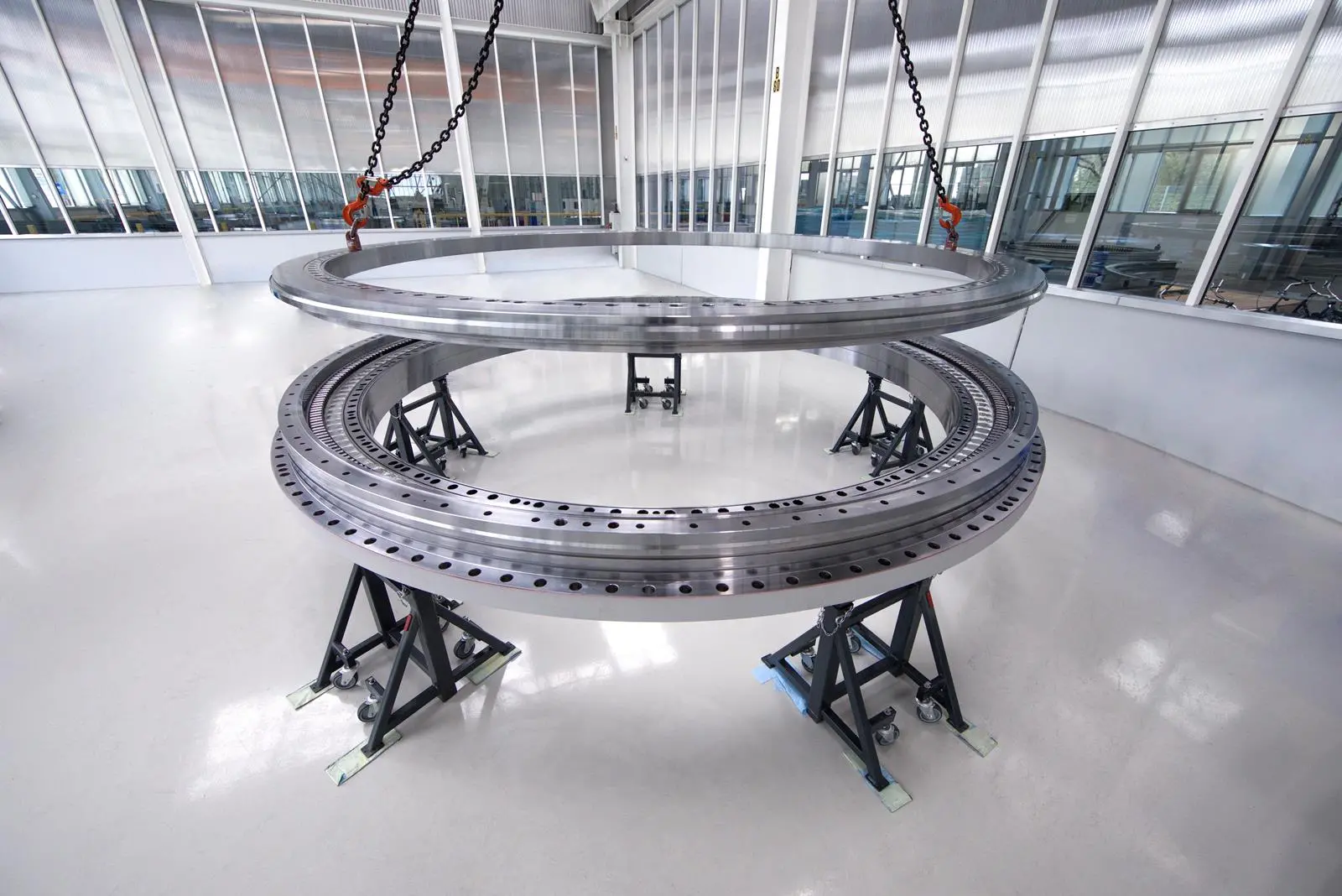liebherr-assembly-of-mooring-bearing_high-res