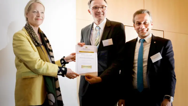 Übergabe_Förderbescheid_H2Infrastruktur_RollsRoyce