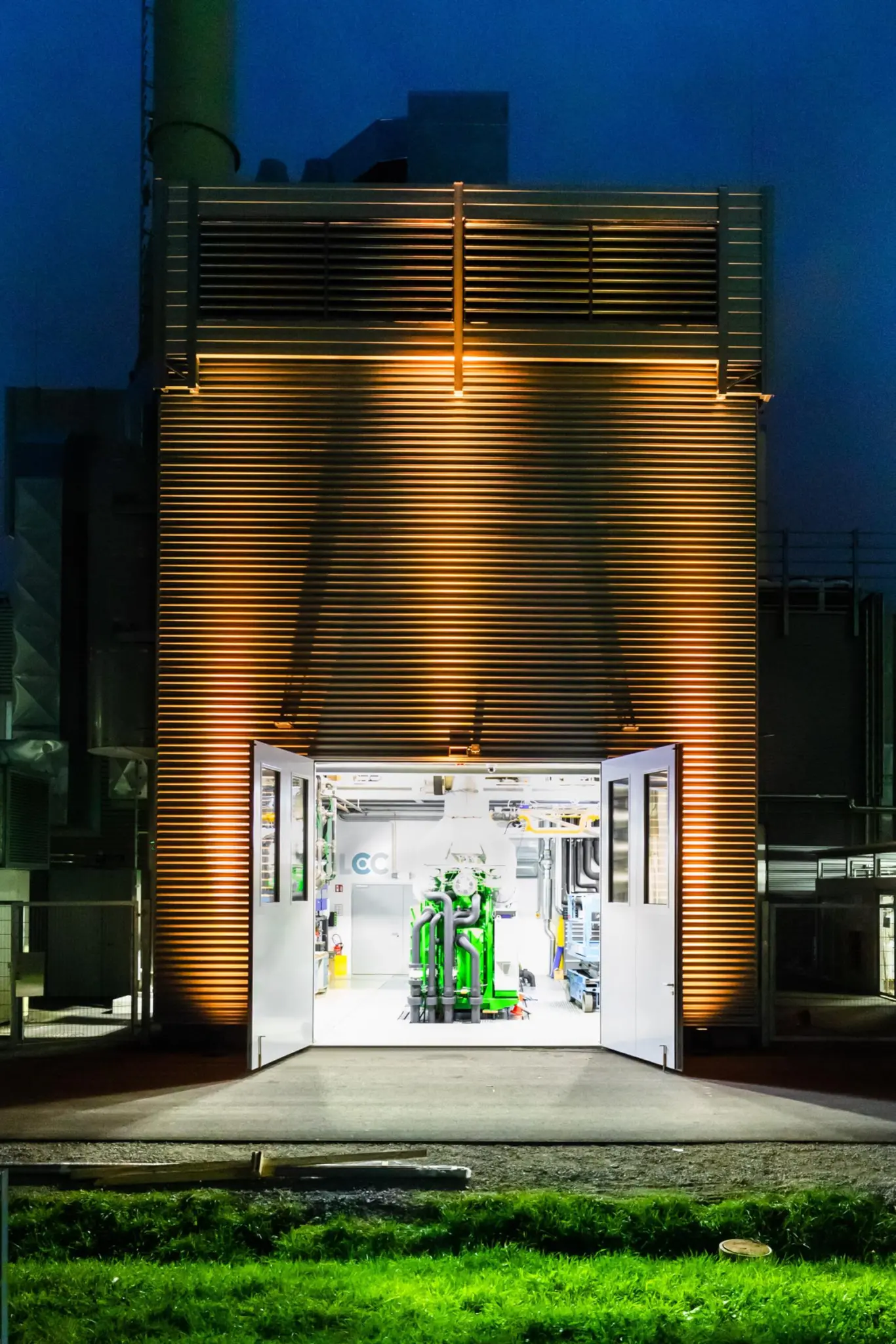 LEC expanded its research infrastructure at the Graz University of Technology campus to focus on the research of ammonia combustion in large-bore engines in 2022