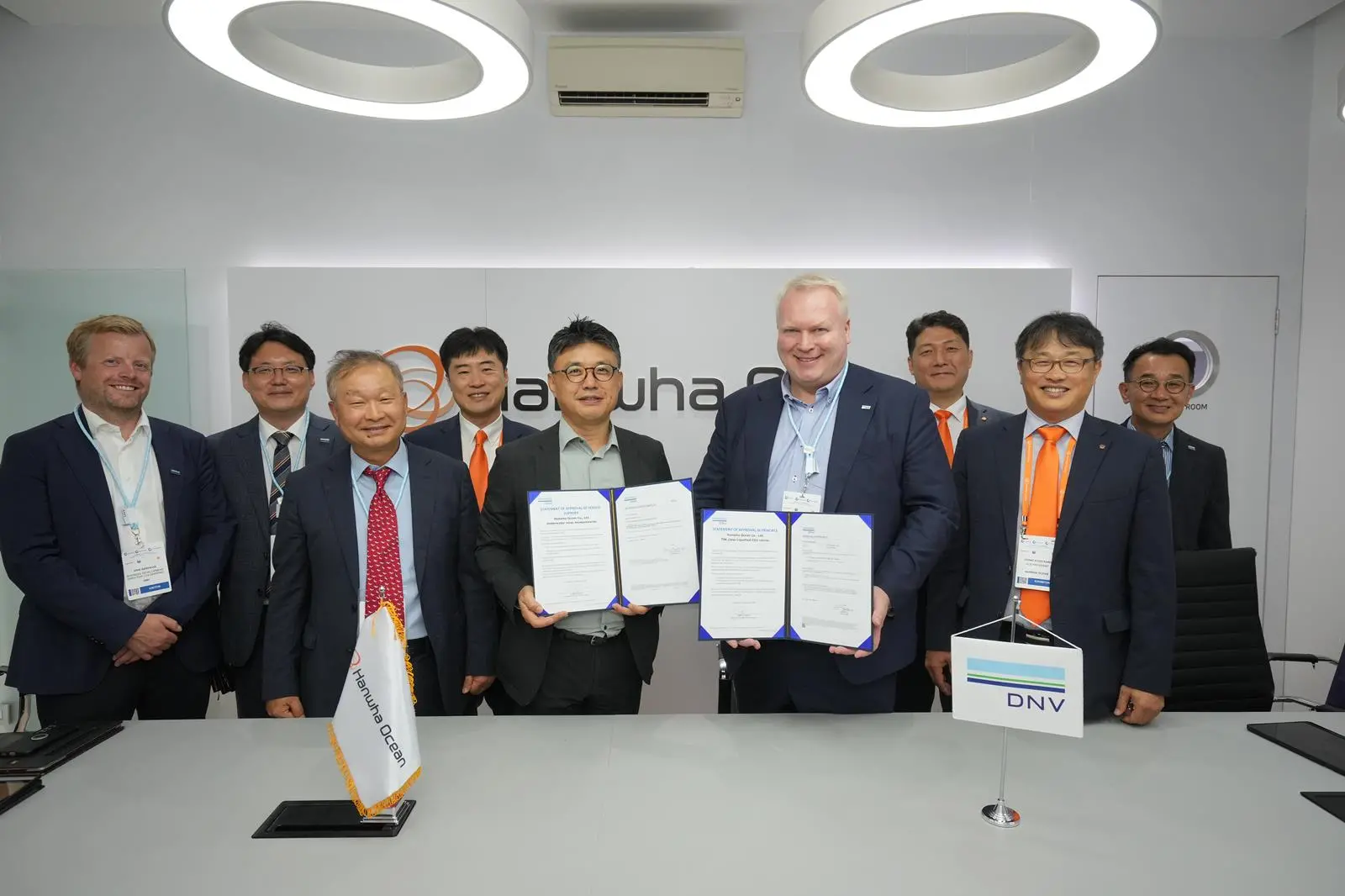DNV_Hanwha_Ocean_AiPThe back row (L to R): Mathias Sørhaug (DNV), Chul Young Kang (DNV), Hyoung-Seog Kim (Hanwha Ocean), Seung-Han Moon (Hanwha Ocean), Sung Ho Shin (DNV)