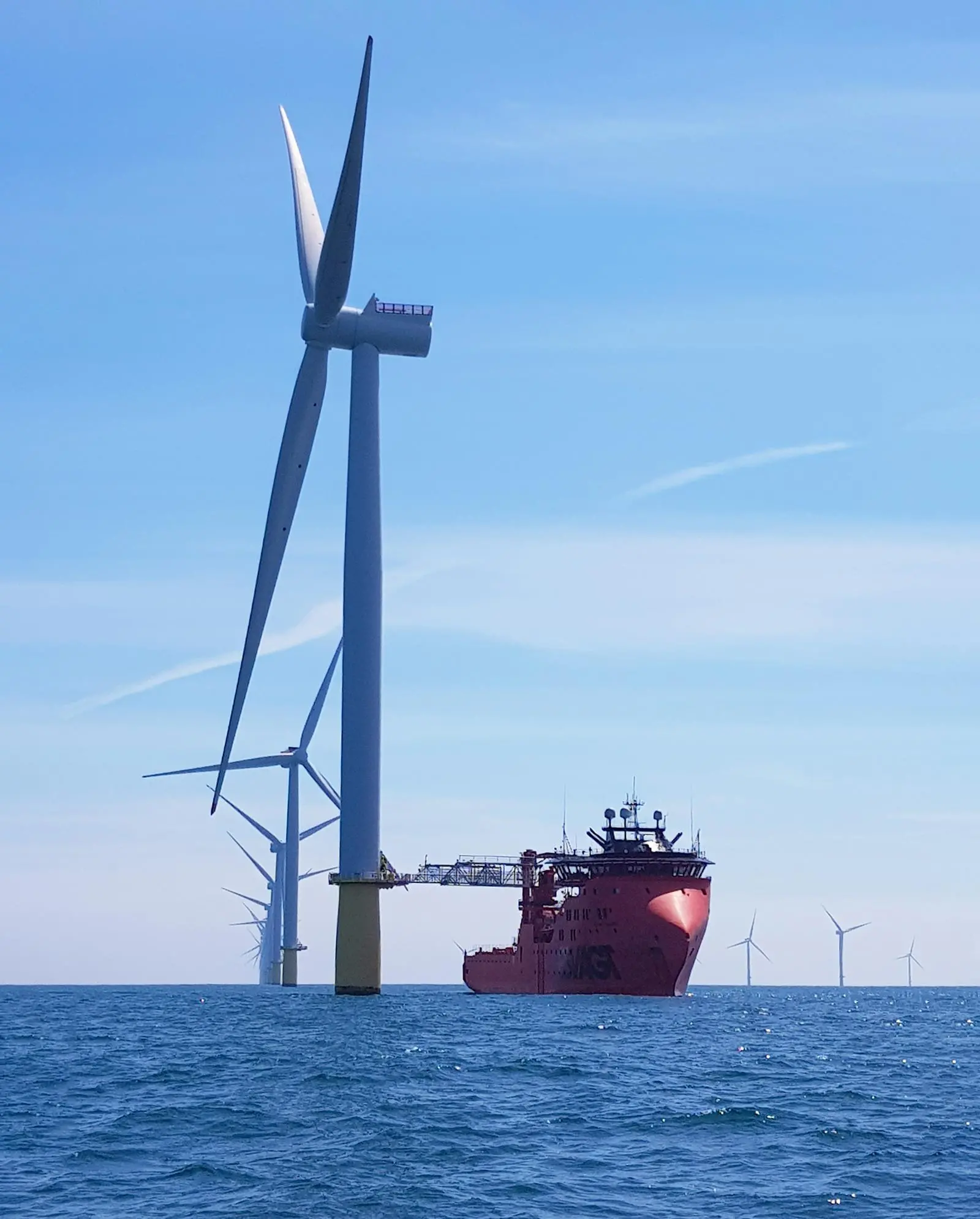 offshore wind turbine and SOV