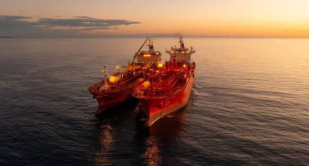 Ship-to-ship ammonia bunkering